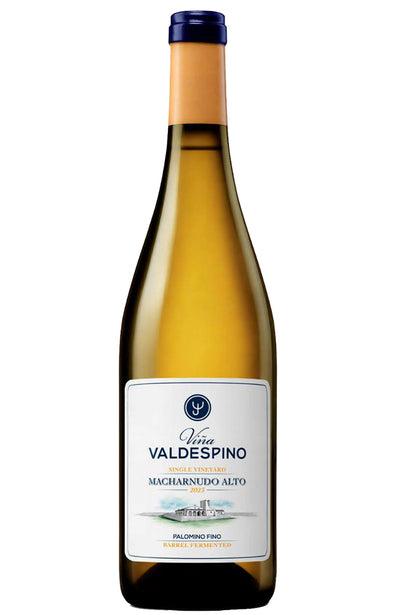 A bottle of Viña Valdespino Macharnudo Alto single vineyard barrel fermented white wine, featuring a pale golden-amber liquid, a white label with blue and gold text, and a dark blue cap, isolated on a white background.